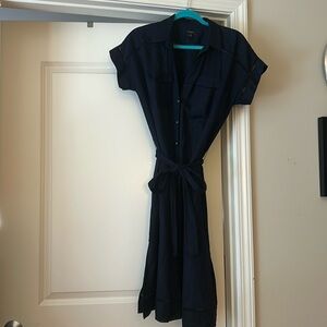 Navy Ann Taylor Cutout Pocket Shirtdress 10P. Great for dress up or down!
